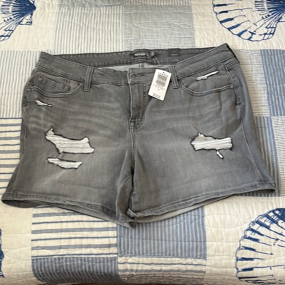 Torrid short gray distressed jean shorts. Size 16. New with tags.